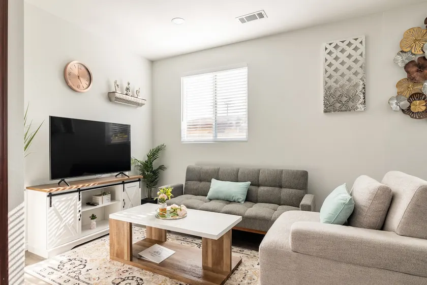 Guest House Near Disneyland Beaches Little Saigon - Image 1