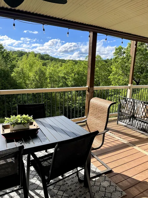 NEXT DOOR to SDC. Huge 27' Deck! Outdoor movies! - Image 1