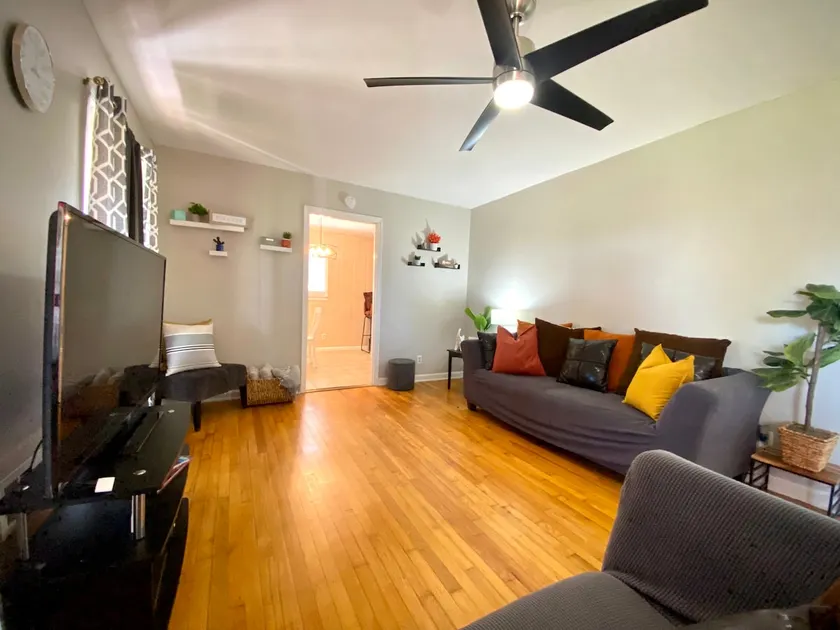 Charming 3 Bedroom Home ~Sleeps 6 ~Close to Campus - Image 1