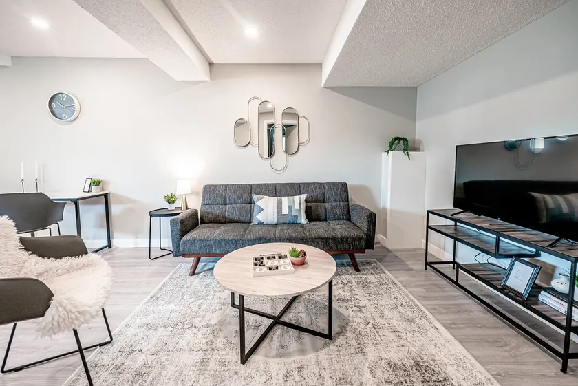 Newly Renovated Inner City 2BR Suite Minutes to DT - Image 1