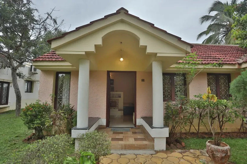 Beach view villa - Image 1