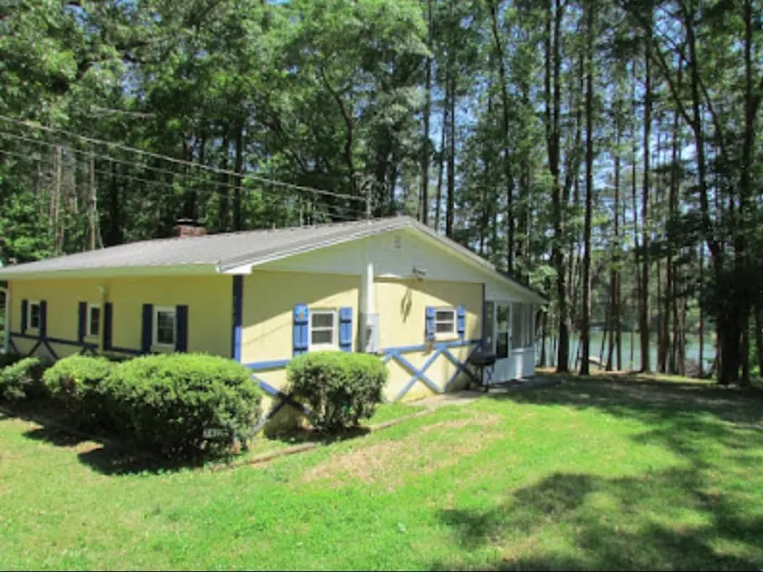 2-209C - Coopers Cozy Cabin ^ Lake Hartwell ^ WIFI ^ Pets Welcome - Image 1