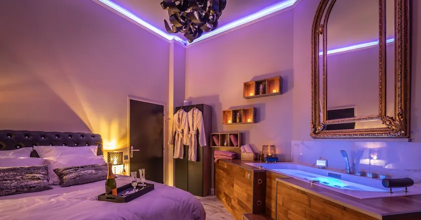 Luxury apartment with Jacuzzi in the center of Metz - Image 1