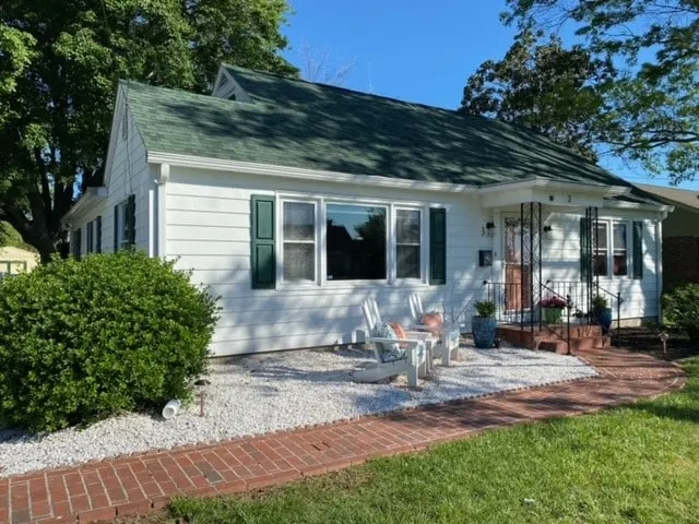 Beautiful Renovated Cottage at Iron Man Start Line - Image 1