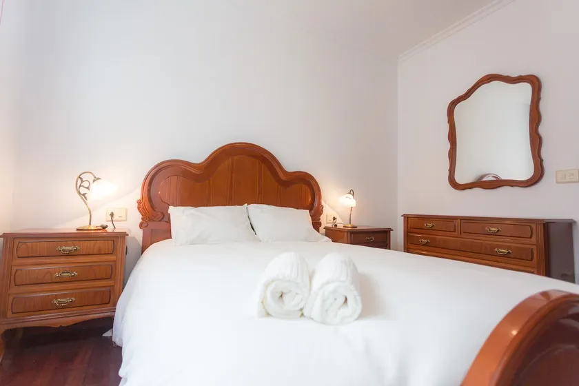 Enjoy Melide in this spacious apartment. - Image 1