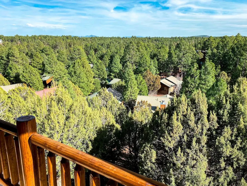 Gorgeous 2BR/2BA with Stunning Views and Great Location - Image 1