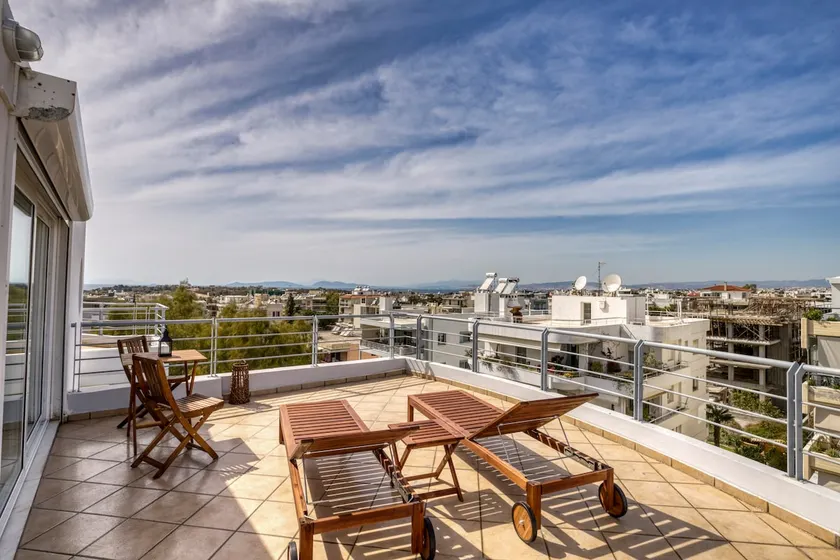 Sunlit Studio Unit - 10 minute walk to the beach!! - Image 1