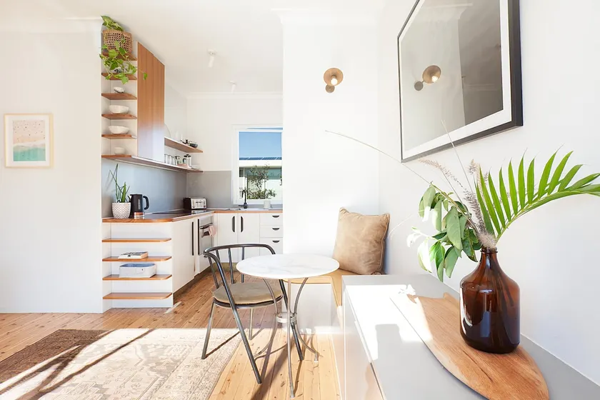 Sun-filled North Bondi Apartment moments to beach - Image 1