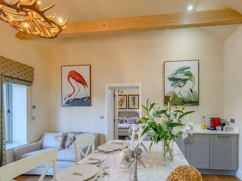 1 bedroom boutique cottage NEW refurb paddock, EV - Image 1
