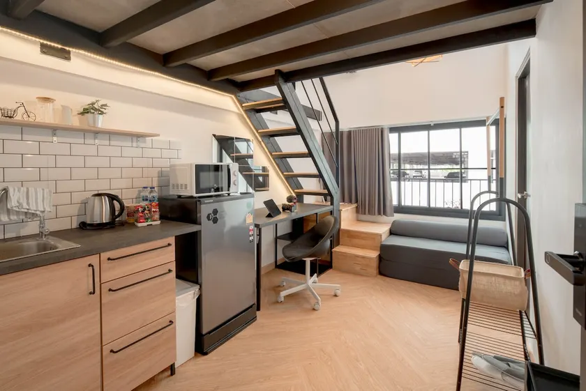 5 min BTS Asok - Duplex, Comfy, Trendy 4 - Image 1