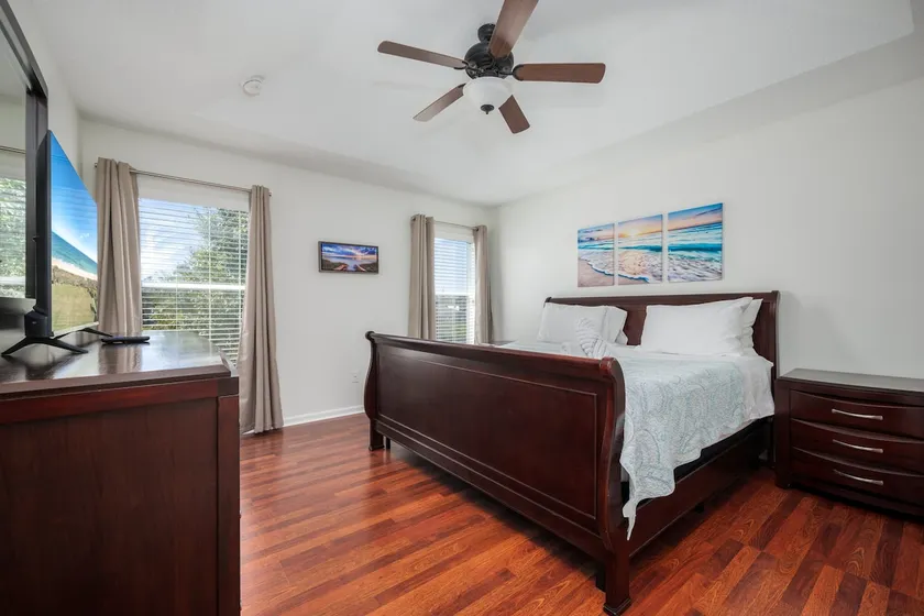 King bed, Water Views, sleeps 8, TVs in every room, public pool.  - Image 1