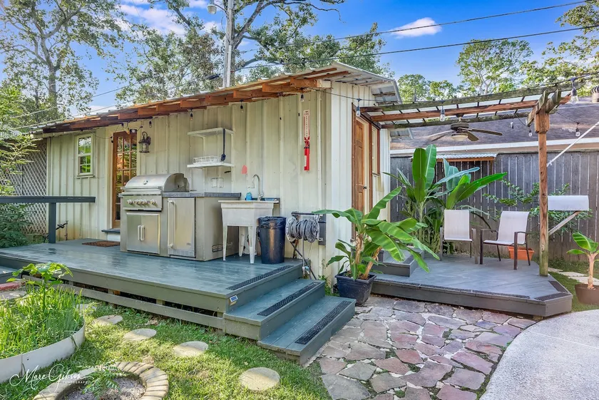 Relaxing garden cottage with sauna - Image 1
