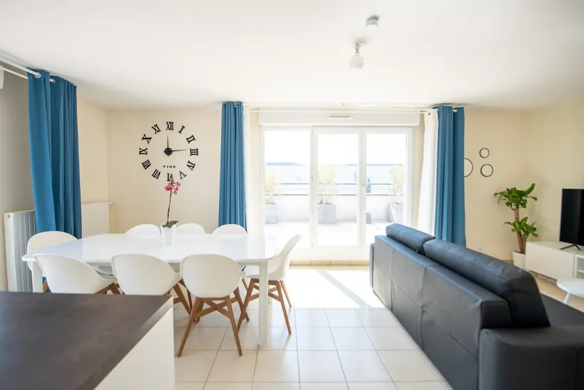 Beautiful 3 bedroom apartment 20 minutes from Paris - Image 1