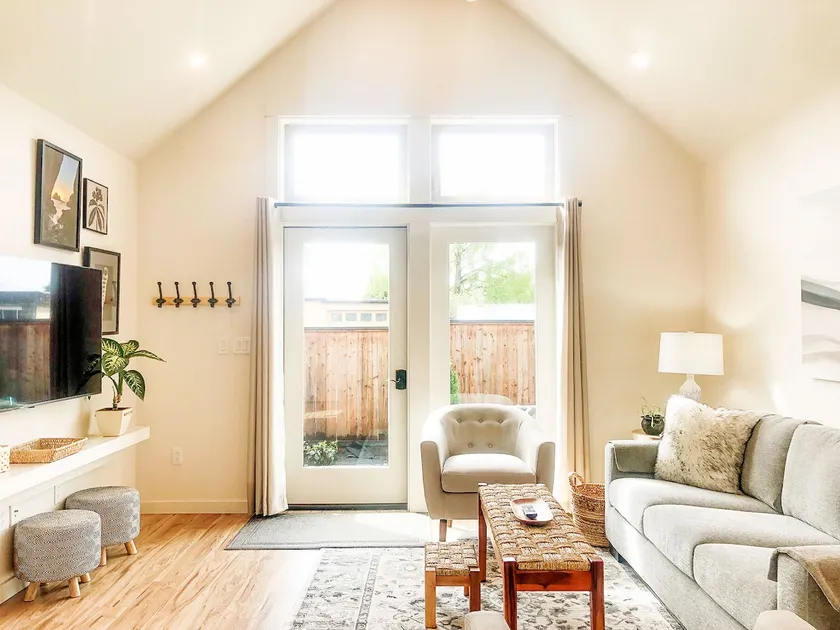 Arcata Charmer: Clean + Comfy - Image 1
