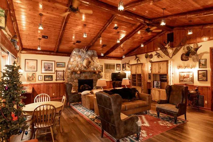 Northwoods Rustic Lodge steps away from Round Lake in Richardson Bay & Pontoon - Image 1