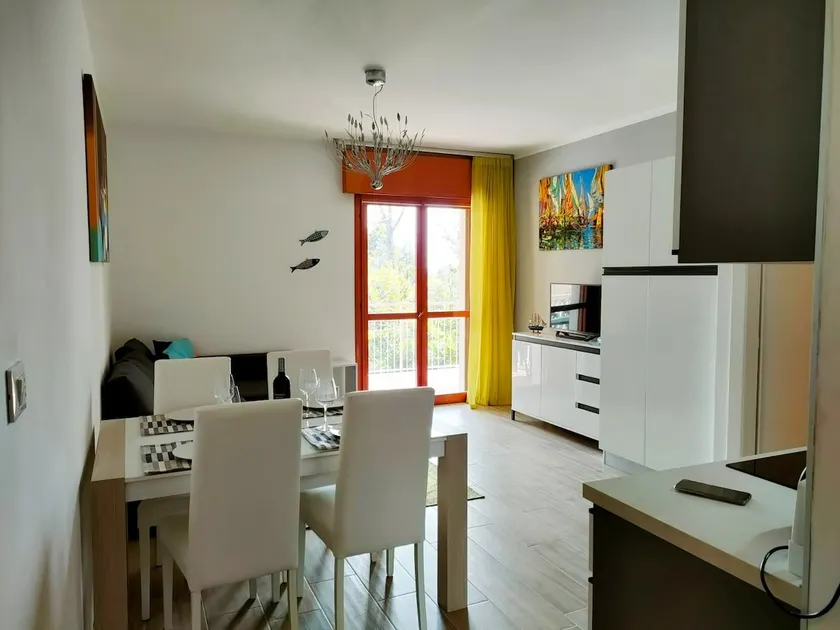 Renovated apartment with parking - Image 1