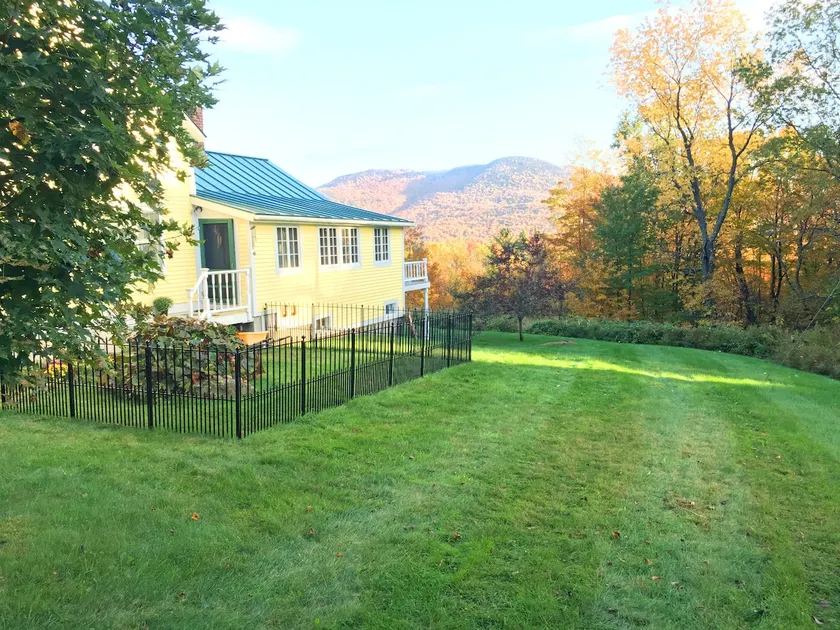 6 Minute Walk to Mountain Top Inn 4 BR, Sleeps 10, Pet Friendly, Views & Grill - Image 1