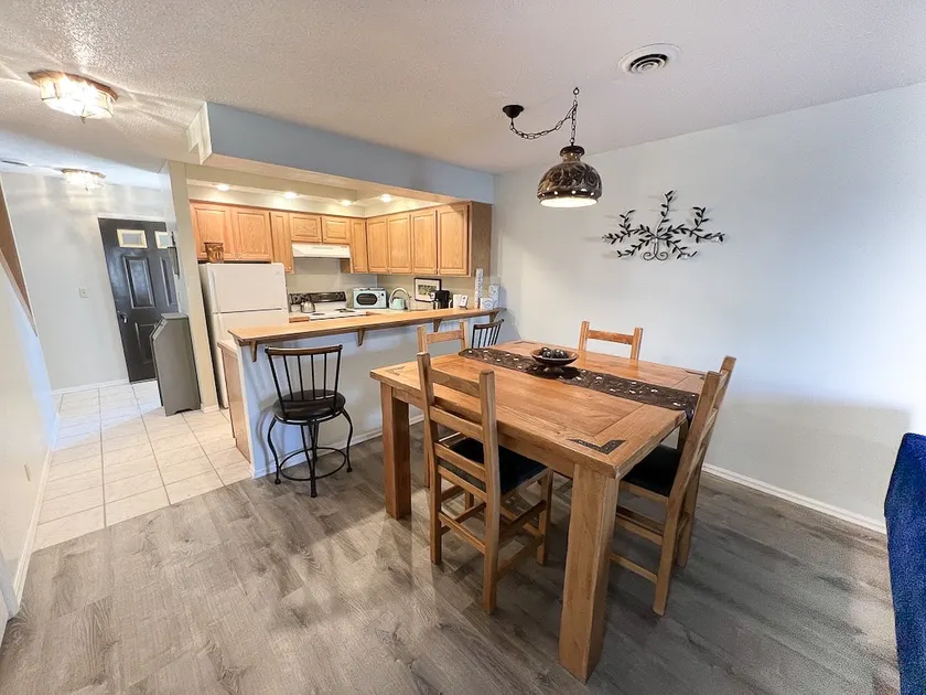 Becky's Retreat, a cozy condo in Fairfield Bay. - Image 1