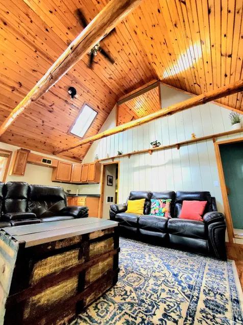 Beautiful 2 bedroom chalet style cabin - Image 1