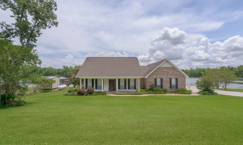 Lake House Oasis - 4 bedrooms - Image 1
