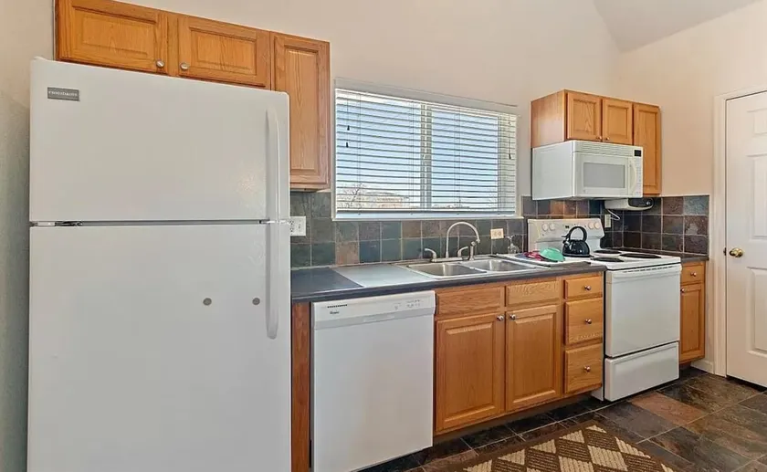 Cute Carriage House In a Great Longmont Location - Image 1