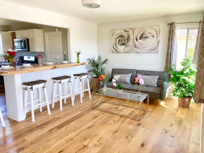 2 Bed, Queen+2 Twins, Beaches, Long & Short Term - Image 1