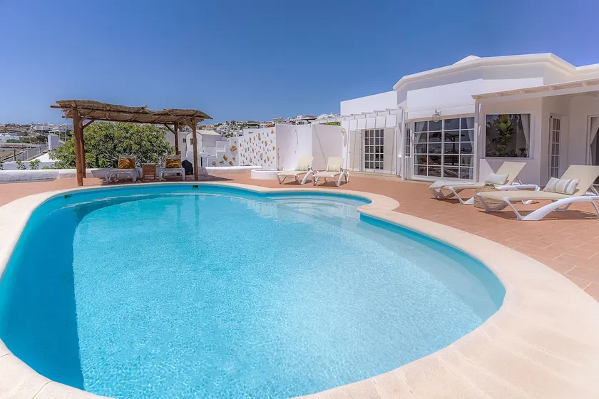 Amazing 3 Bedroom Ocean View with Pool - Image 1
