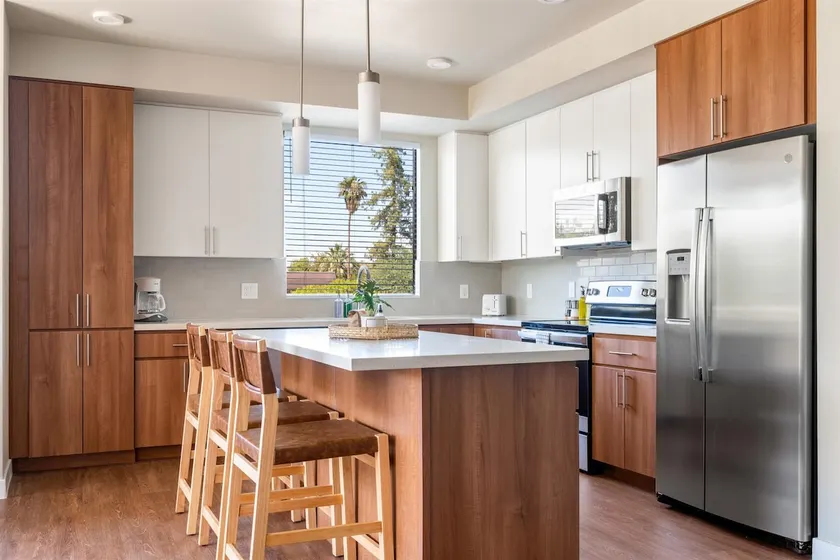 Modern apartment with 2 Primary BRs in Old Town - Image 1