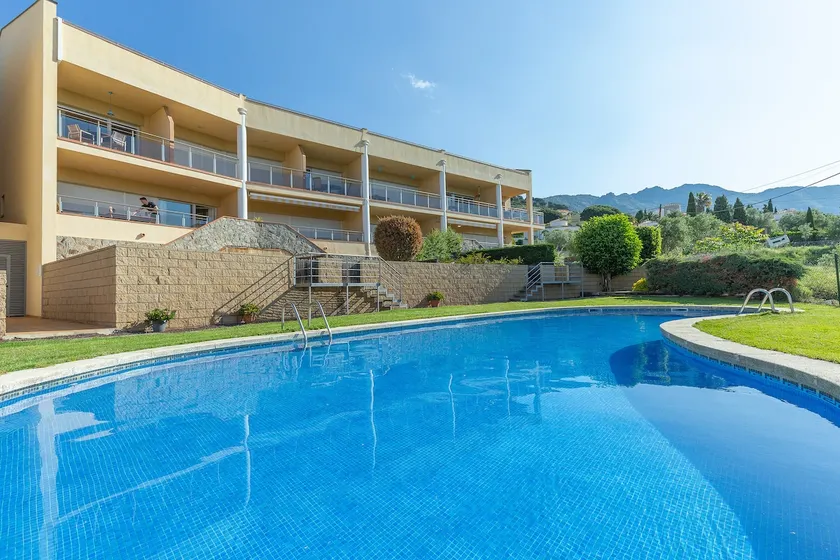 V016-Magnificent duplex with pool - Image 1