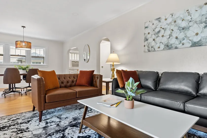 Central bungalow! Mins to Downtown & Hospitals! - Image 1