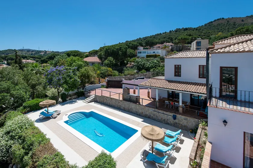 Superb villa for 8 with pool, A/C and garden - Image 1