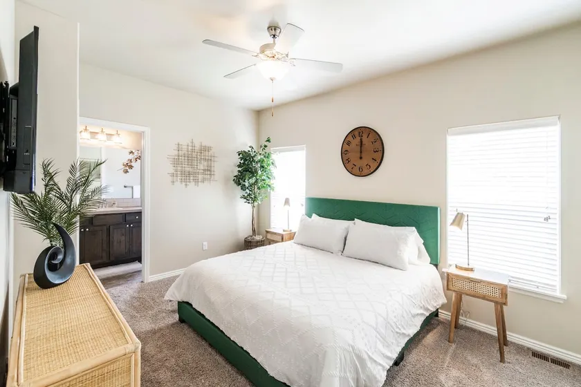 King Bed | Fiber Optic | Fenced Yard | By Hospital - Image 1