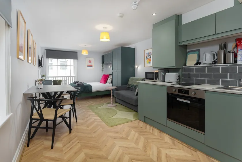 Cozy Studio Apartment in Gorgeous Historic Area - Image 1