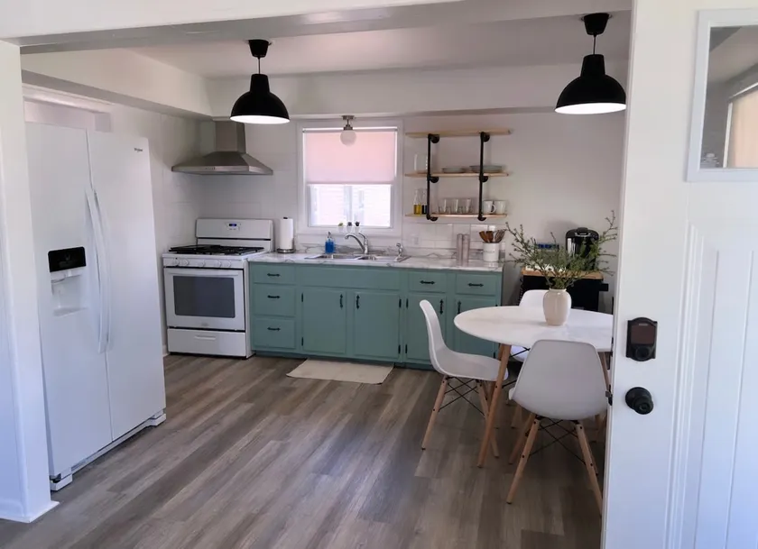 Newly renovated home by Cedar Point - Image 1