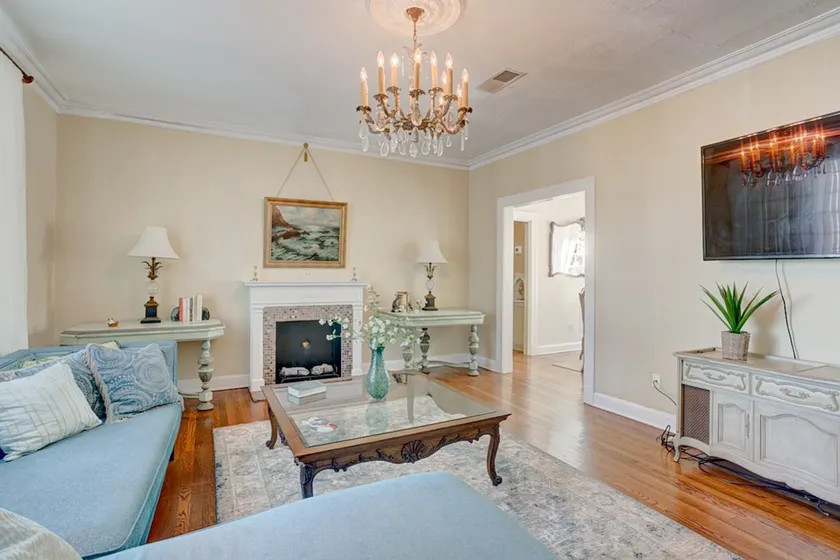 “Myrtle”-“French” apt. in Belhaven-Q/full for 4 - Image 1