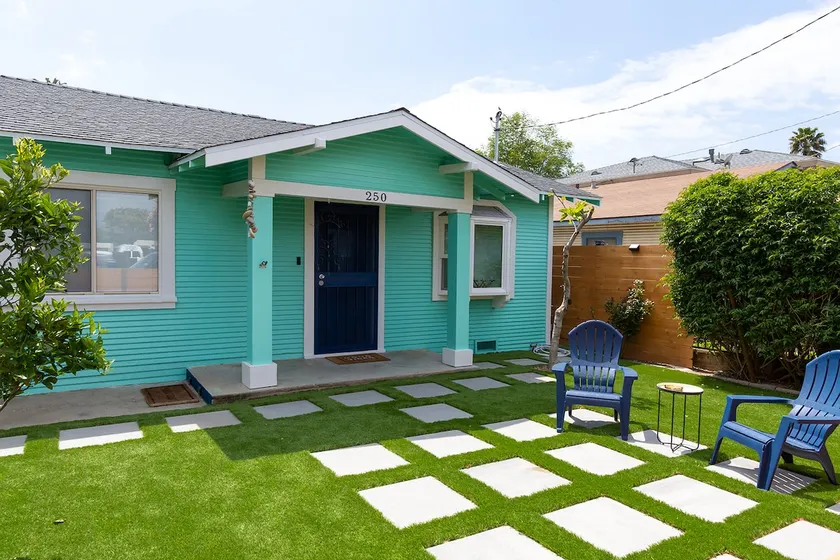 Avenue Beach House - Image 1