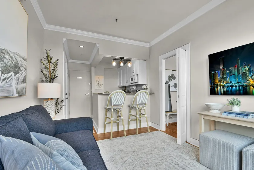Beautiful 1 BR Condo Pool/Beach. Perfect Location! - Image 1