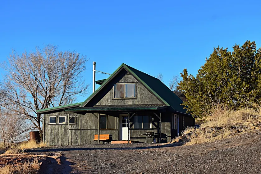 Mountain Views on Hillside in Eagar - Image 1