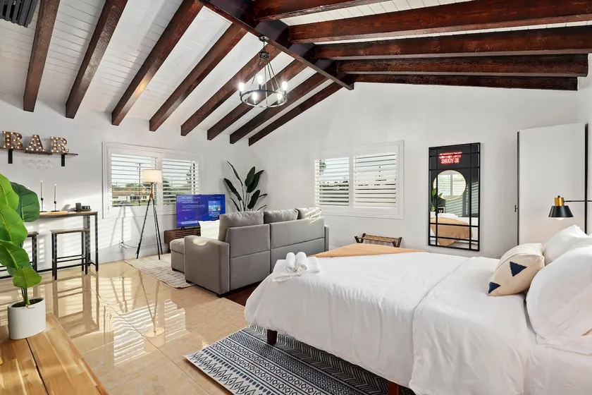 Lux Mid-Century Modern Studio Near Disney & DTLA - Image 1
