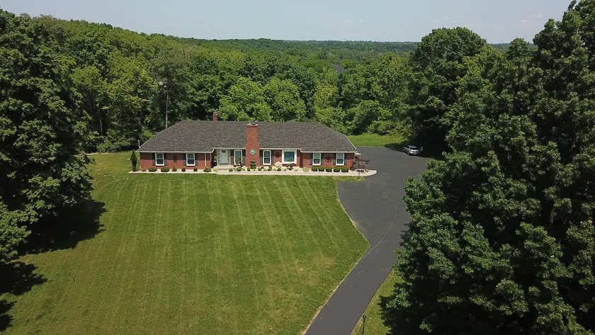 Unique Serenity - Entire Home On Private 3-Acres in Metro.  Expo Center, Bourbon - Image 1