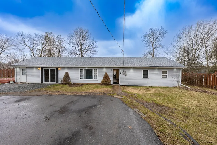 Waterfront 3 Bedroom Home! - Image 1