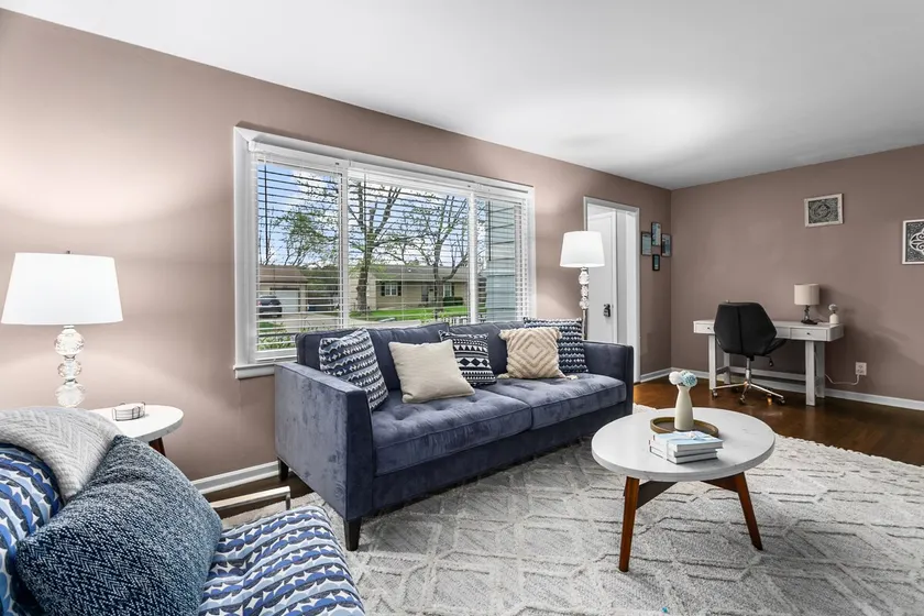 Sleeps 7|3BR| Near MCI & GEHA|Gladstone - Image 1