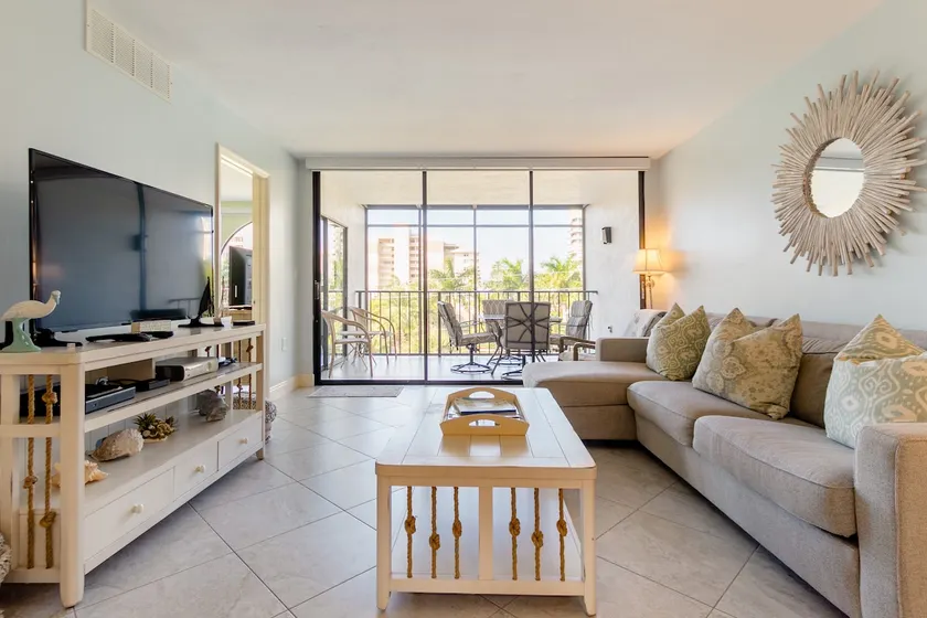 Privat Beach Vacation Condo - Image 1