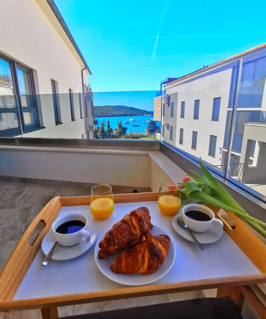 Black Pearl - Luxury seaside app with pool & bbq, Istra - Image 1