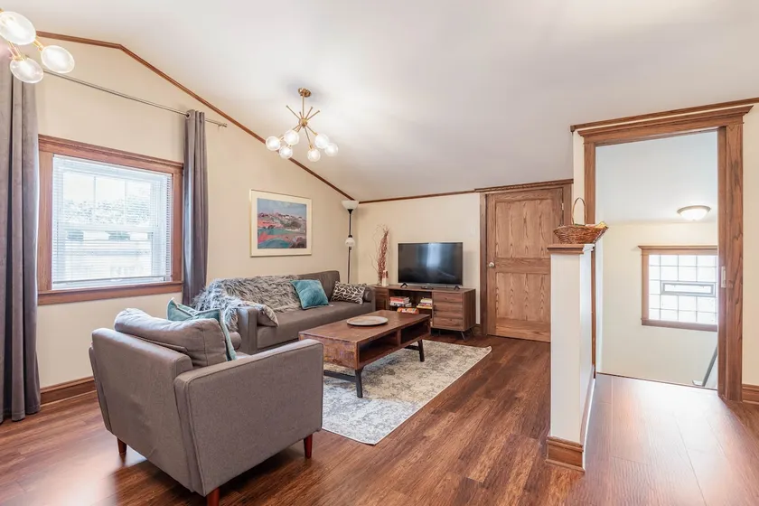 UChicago Luxurious King Suite Lakefront - Image 1