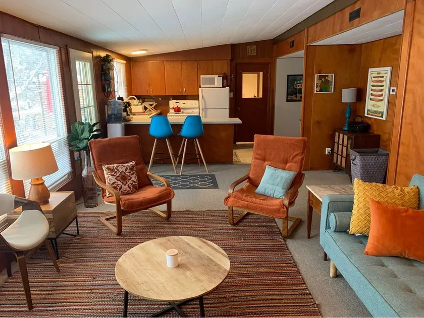 Cozy Four Season Cabin at Desirable Regina Beach - Image 1