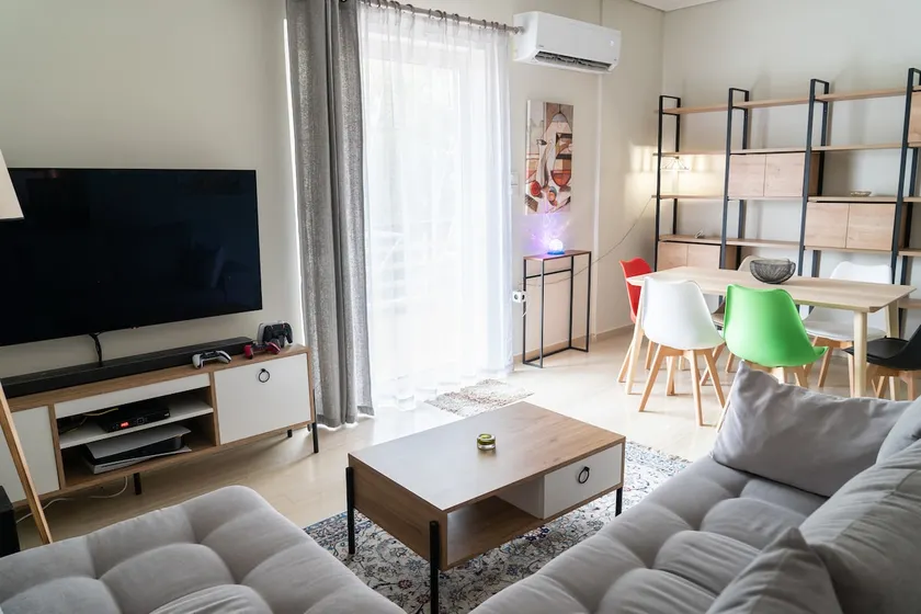 Entire rental unit - Spacious modern apartment - Image 1