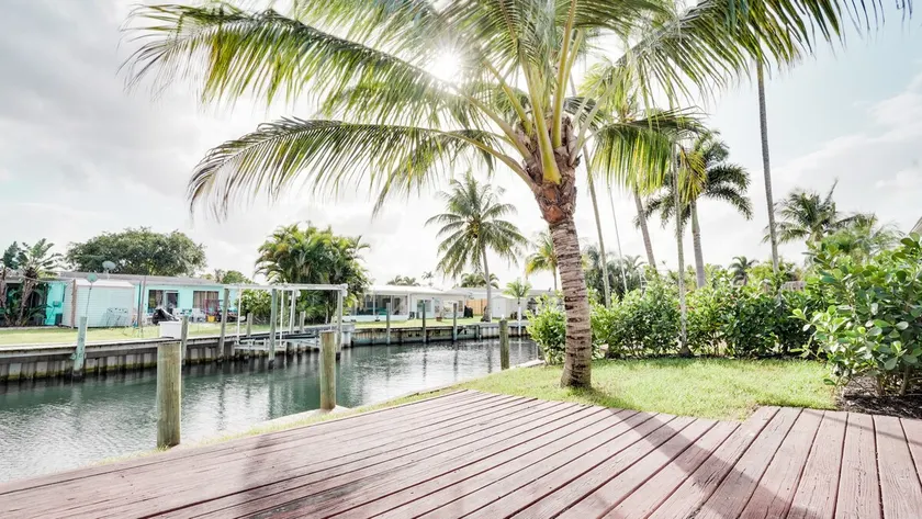 Waterfront House 3/2-Private Dock-Modern Sanctuary - Image 1