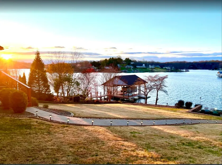 Dockside Daze-Prime Waterfront Loc w/ Amazing View, Firepit, Tiki Bar, Lrg Dock - Image 1