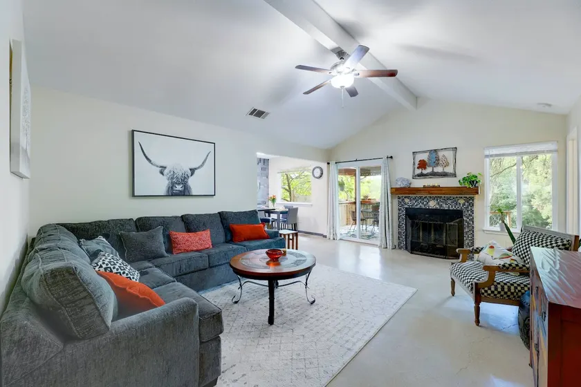 Clean, Comfortable Home on the Greenbelt - Image 1